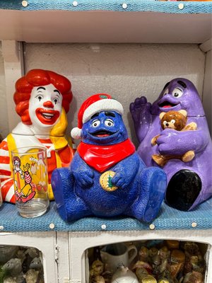 Grannie's Cookie Jars & Ice Cream Parlor by null