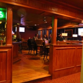 Brothers 2 Restaurant - the bar and dining area - Canadian (New) Near Me - Summerside, Prince Edward Island