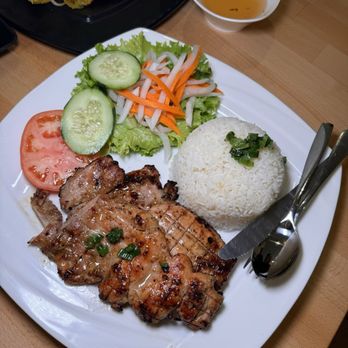 Banh Restaurant - Grilled Chicken Broken Rice - Vietnamese Near Me - Philadelphia, Pennsylvania