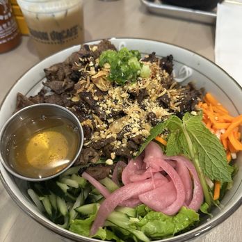 Saigon Oi Cafe - Bun Vermicelli Noodle Bowl with beef - Vietnamese Near Me - Los Angeles, California