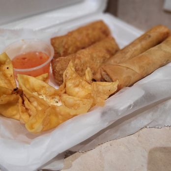 Wok on Wheels - W.O.W. Sampler (2 Spring Rolls, 2 Egg Rolls, 3 Crab Rangoons) $8 - Food Trucks Near Me