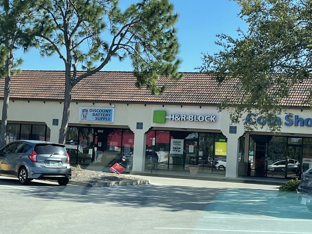 Bradenton Outlet Mall Image