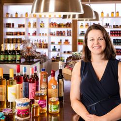 Intermiel - La relève dans notre boutique près du bar de dégustation de produits gourmands ou alcools.