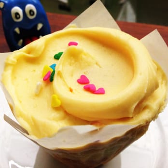 Baked & Wired - UNIPORNS & RAINHOS CUPCAKE (4/5 NOMs) - Bakeries Near Me - Washington, DC, District of Columbia