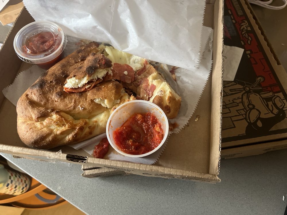 Manny's Pizza Logo