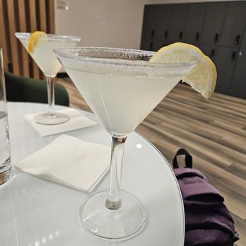 Alaska Lounge - Airport Lounges Near Me - Portland, Oregon