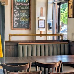 Manhattan's NY Deli & Pub