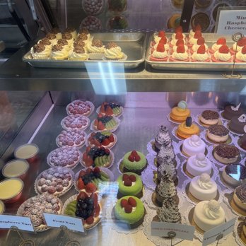 Baklovah Bakery - Desserts Near Me - San Antonio, Texas