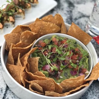 Earls Kitchen + Bar - chips & guac - New American Near Me - Boston, Massachusetts Earls Kitchen + Bar - chips & guac - New American Near Me - Boston, Massachusetts