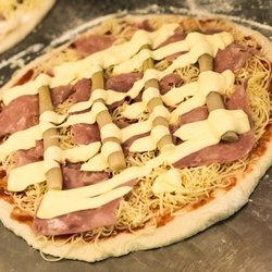 Francos Pastaria - Pizza Schinken Spargel Hollondaise