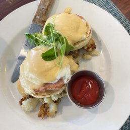 Traditional Eggs Benedict Traditional Eggs Benedict