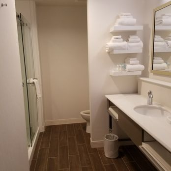 Hampton Inn Crestview South I-10 - Clean bathroom with a full size sliding door mirror. - Hotels Near Me - Crestview, Florida Hampton Inn Crestview South I-10 - Clean bathroom with a full size sliding door mirror. - Hotels Near Me - Crestview, Florida