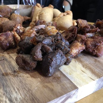 Shandmas - Appetizer platter with lamb, Griot, chicken, patties and akra balls - Haitian Near Me - Montreal, Quebec