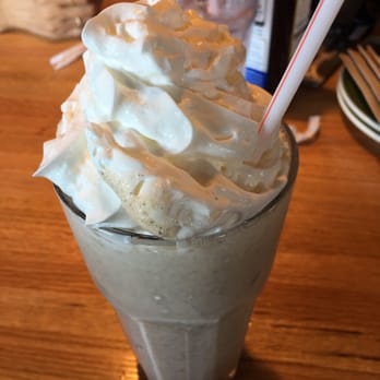 Applebee's Grill + Bar - Yummy Oreo shake! Went to Applebee's on Mother's Day! Super crowed and the servers are tired, but still have a smile on his face. - American Near Me - Pinole, California