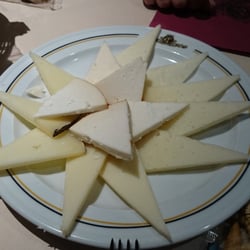 Cañas y Tapas - Cheese!