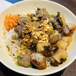 Dong Phat - Beef and spring roll vermicelli bowl