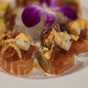 Hikari Sushi - Giant roll - Sushi Bars Near Me - Montrose, California