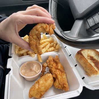 Raising Cane's Chicken Fingers - Chicken Shop Near Me - Arlington Heights, Illinois