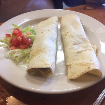 Lucy's Cafe North - Burrito de carnitas y burrito de chicharrón - Mexican Near Me - El Paso, Texas Lucy's Cafe North - Burrito de carnitas y burrito de chicharrón - Mexican Near Me - El Paso, Texas