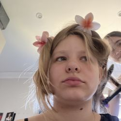Ilda Fernandes - They are aggressively tugging at my hair aand clearly they watched too much dhar man so that's where I found out yelp reviews