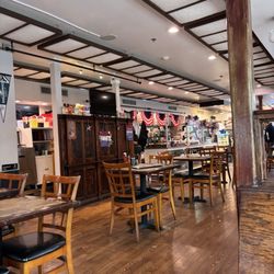 Izenberg's Catering & Cafe - Interior