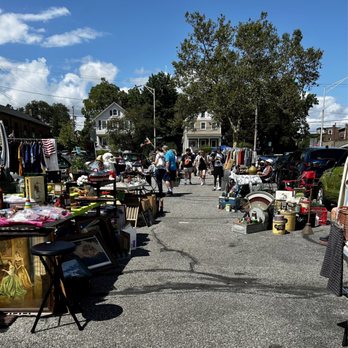 Beacon Flea Market - Antiques Near Me - Beacon, New York