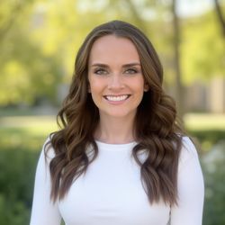 Mesa Family Therapy - Courtney Brown, LMFT, has 6 years of experience specializing in serving marital and premarital couples, and those anxiety, trauma and PTSD.