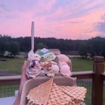 West End Creamery - Ice cream flight with 6 scoops and waffle cone "chips" - Ice Cream & Frozen Yogurt Near Me - Whitinsville, Massachusetts West End Creamery - Ice cream flight with 6 scoops and waffle cone "chips" - Ice Cream & Frozen Yogurt Near Me - Whitinsville, Massachusetts