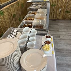 Mae’s Famous Asian Food - Buffet
