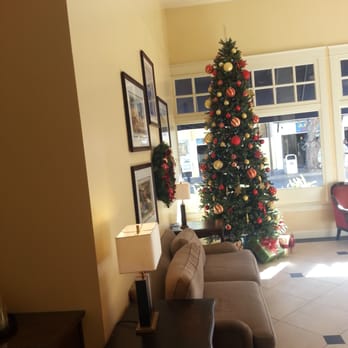Hotel Atwater - Festive lobby - Hotels Near Me - Avalon, California Hotel Atwater - Festive lobby - Hotels Near Me - Avalon, California