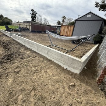 Smartway Landscape - New concrete wall. Board finish. - Masonry/Concrete Near Me Smartway Landscape - New concrete wall. Board finish. - Masonry/Concrete Near Me