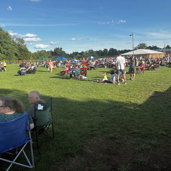Highview Park - Main crowd - Parks Near Me - Louisville, Kentucky Highview Park - Main crowd - Parks Near Me - Louisville, Kentucky