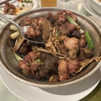 Henry's Cuisine - Chestnut and chicken in clay pot - Asian Fusion Near Me - Alhambra, California Henry's Cuisine - Chestnut and chicken in clay pot - Asian Fusion Near Me - Alhambra, California