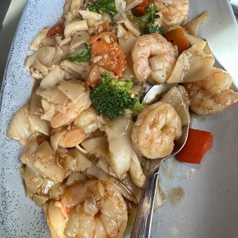 Thai Time - Drunken Noodles with shrimp. Look how humongous these shrimp are!! Plump and flavorful! - Thai Near Me - Sacramento, California Thai Time - Drunken Noodles with shrimp. Look how humongous these shrimp are!! Plump and flavorful! - Thai Near Me - Sacramento, California