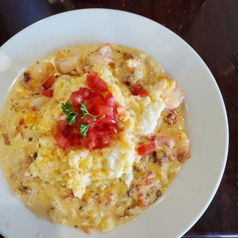 Clam Digger Restaurant - Shrimp and grits - American Near Me - Atlantic Beach, North Carolina