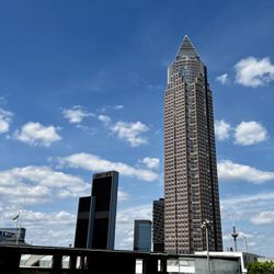 Alex - Außenbereich mit Aussicht auf den Messeturm