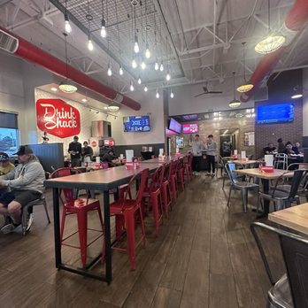 Slim Chickens - Seating - Chicken Shop Near Me - Parker, Colorado