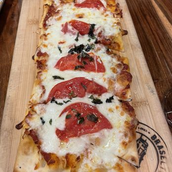 Braselton Brewing - Margherita flatbread - Breweries Near Me - Braselton, Georgia Braselton Brewing - Margherita flatbread - Breweries Near Me - Braselton, Georgia