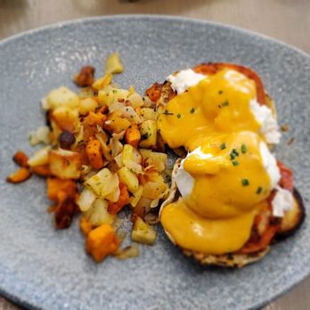 Ale & Compass Restaurant - Eggs Benedict - American Near Me - Orlando, Florida Ale & Compass Restaurant - Eggs Benedict - American Near Me - Orlando, Florida