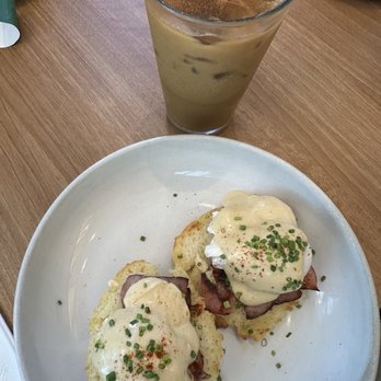 Moongoat Greenhouse - Iced Churro Latte and Biscuits Benedict - Coffee Roasteries Near Me - Costa Mesa, California Moongoat Greenhouse - Iced Churro Latte and Biscuits Benedict - Coffee Roasteries Near Me - Costa Mesa, California