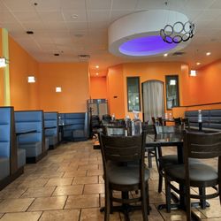 Aroma Indian Cuisine - Dining