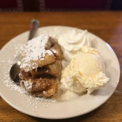Student Prince - Apple Strudel with vanilla ice cream