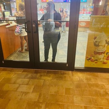 Häagen-Dazs - Employee that told me i had to pay for the ice cream with her hair as a topping - Juice Bars & Smoothies Near Me - West Palm Beach, Florida Häagen-Dazs - Employee that told me i had to pay for the ice cream with her hair as a topping - Juice Bars & Smoothies Near Me - West Palm Beach, Florida