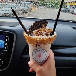 Shake It And Co - She's Nuts milkshake