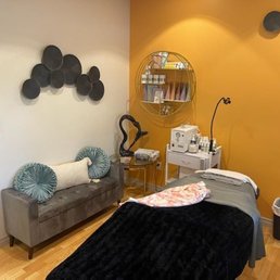 Cozy setting and the bed is heated!!! So nice and relaxing!