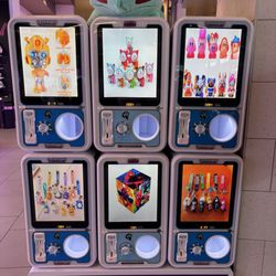 Fantasy Claw Arcade - Prize toy capsules