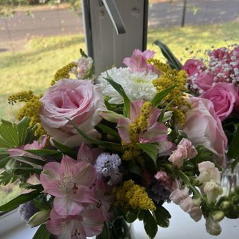 The Flower Basket - 6 days later - Florists Near Me - Northport, New York The Flower Basket - 6 days later - Florists Near Me - Northport, New York