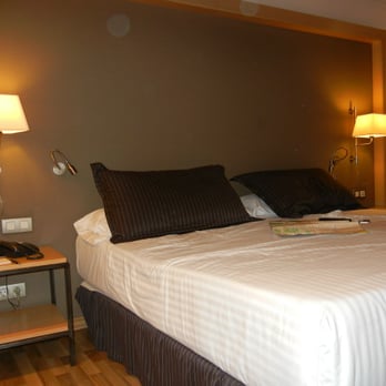 Hotel Jazz - Bedroom, Room 619. Very comfortable bed. - Hotels Near Me - Barcelona, B