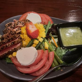 Florida's Fresh Grill - Signature salad + ahi - Seafood Near Me - Cocoa Beach, Florida