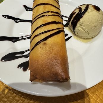 Asían Délíces - Turon with vanilla ice cream - Filipino Near Me - Lourdes, 65